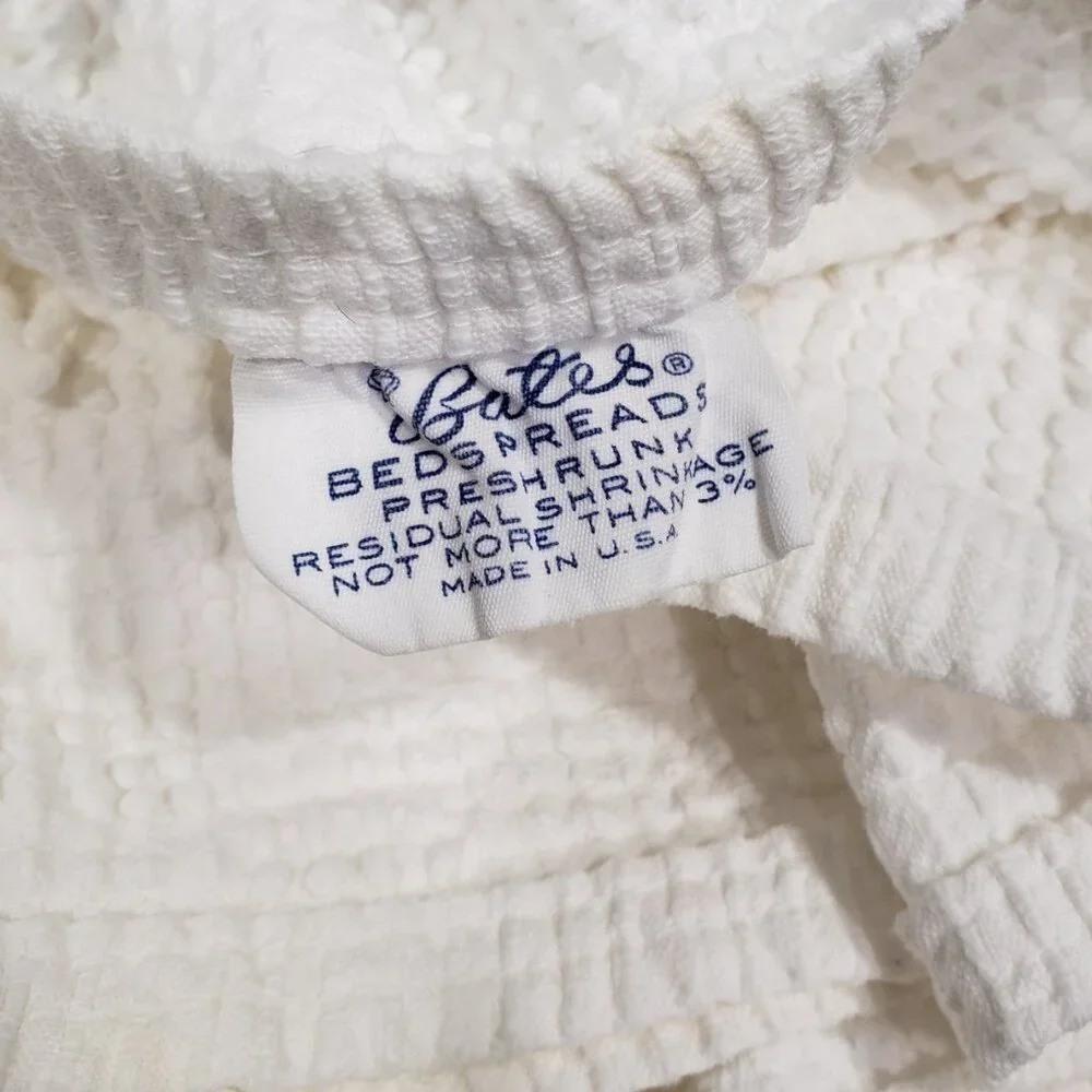 Vintage Bates  White Hobnail Chenille Bedspread with Fringe  88 X 108 queen/king